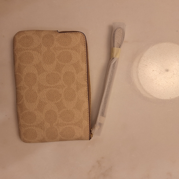 NWT Coach Sand Zip Wristlet - Picture 2 of 3